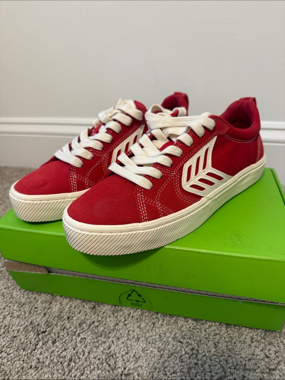 Cariuma Catina Pro Red Low-Top Sneakers with Cream Laces
